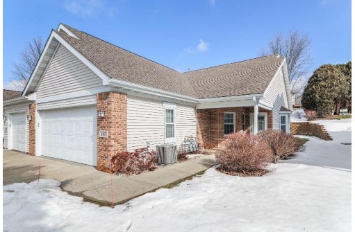 105 Lauryn Ct, Mount Horeb, WI 53572