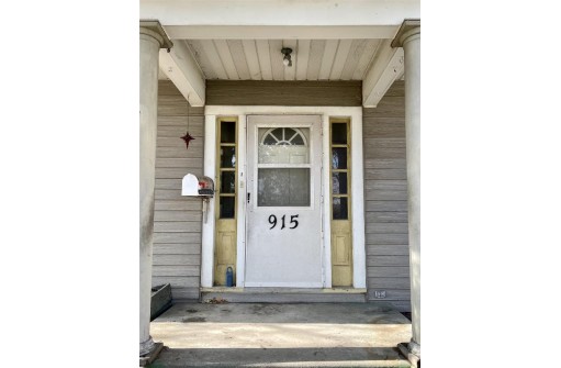 915 N Garfield Ave, Janesville, WI 53545