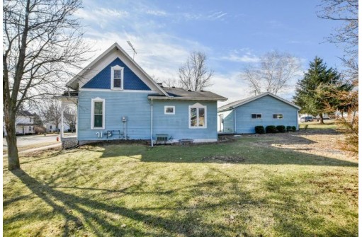 819 1st St, New Glarus, WI 53574