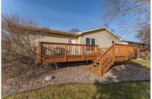 615 Naragansett Ave, Baraboo, WI 53913