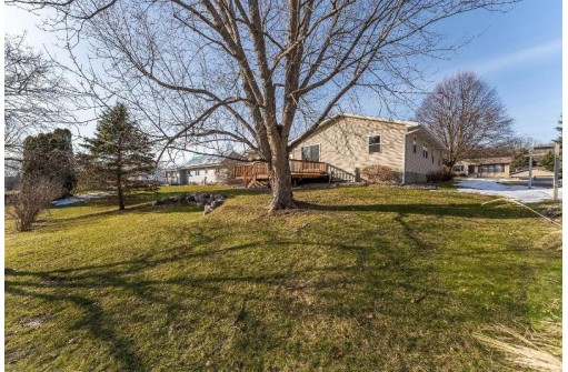 615 Naragansett Ave, Baraboo, WI 53913