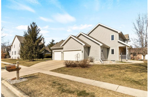 4402 Iris Ct, Middleton, WI 53562