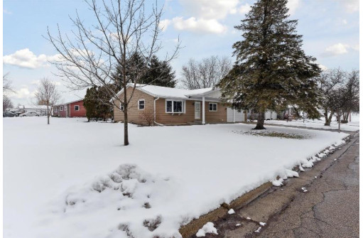 210 Greenview Ave, Monticello, WI 53570