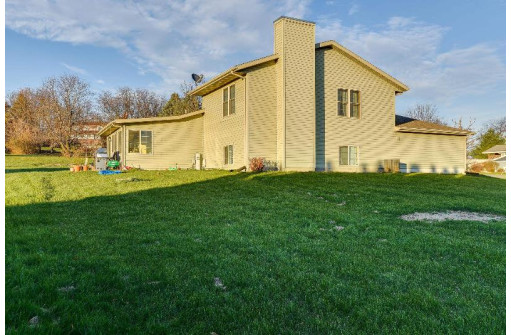 3720 Millstone Ln, DeForest, WI 53532