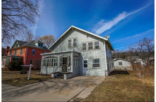 220 6th Ave, Baraboo, WI 53913