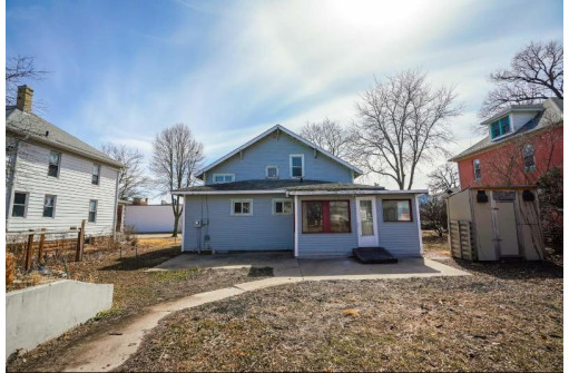 220 6th Ave, Baraboo, WI 53913