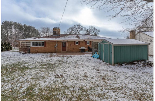 421 Roblee Rd, Baraboo, WI 53913