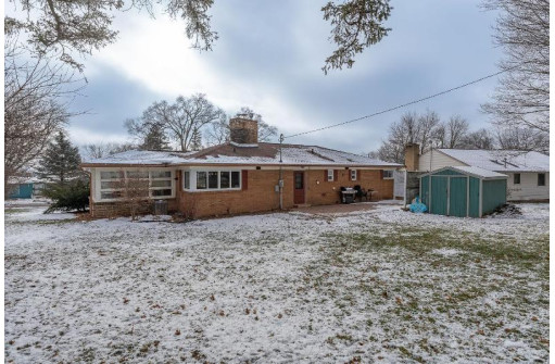 421 Roblee Rd, Baraboo, WI 53913