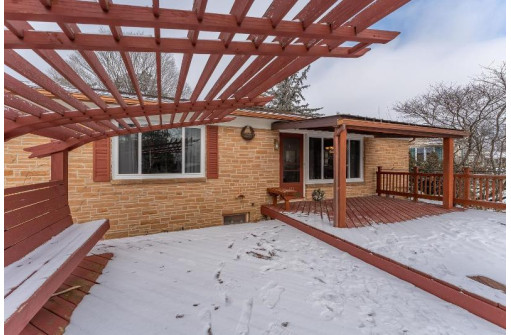 421 Roblee Rd, Baraboo, WI 53913