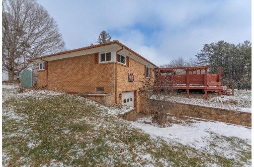 421 Roblee Rd, Baraboo, WI 53913