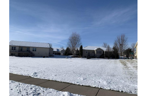 363 Vista Cir, Columbus, WI 53925