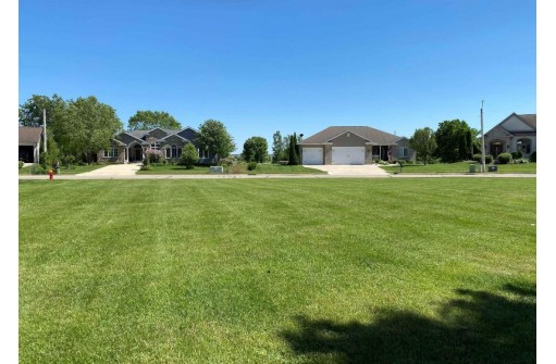 363 Vista Cir, Columbus, WI 53925