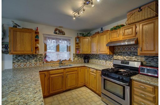 1206 Falcon Ct, Middleton, WI 53562