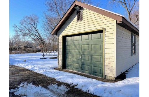 317 N Beaumont Rd, Prairie Du Chien, WI 53821