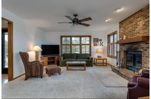 4525 Sundance Ct, Cottage Grove, WI 53527