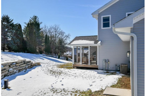 W8245 Bridle Path, Lake Mills, WI 53551