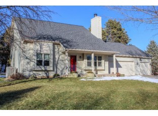 W9132 Red Feather Dr Cambridge, WI 53523