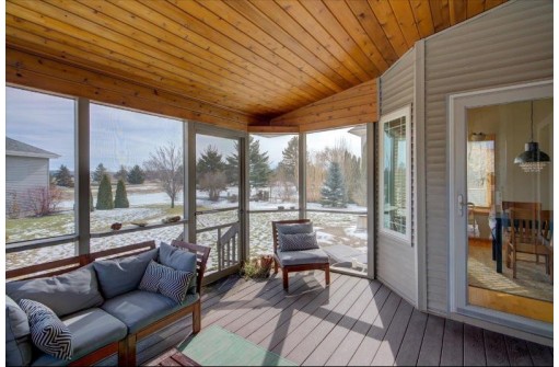 807 Sunrise Bay, Waunakee, WI 53597