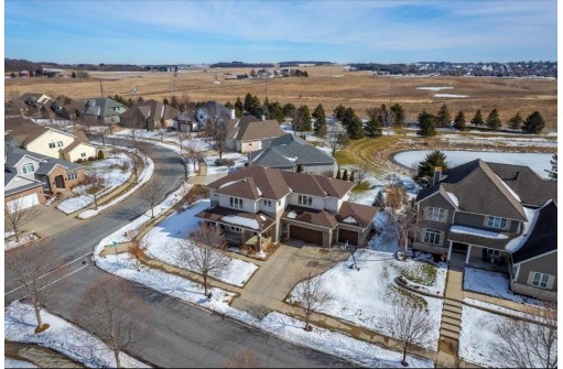 807 Sunrise Bay, Waunakee, WI 53597