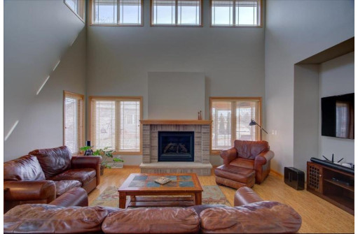 807 Sunrise Bay, Waunakee, WI 53597