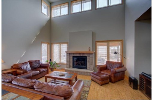 807 Sunrise Bay, Waunakee, WI 53597