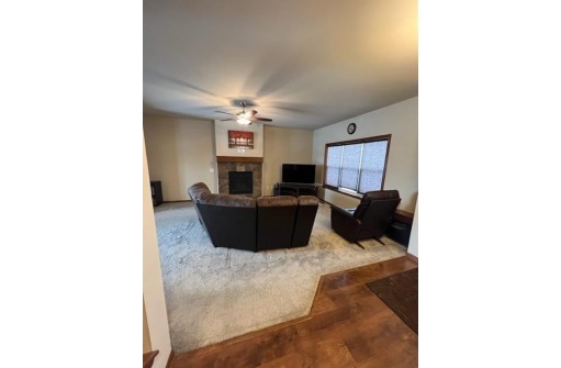 290 S Goldenrod Dr, Sun Prairie, WI 53590