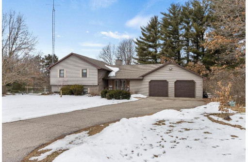 N9875 Pine Aire Dr, Wisconsin Dells, WI 53965