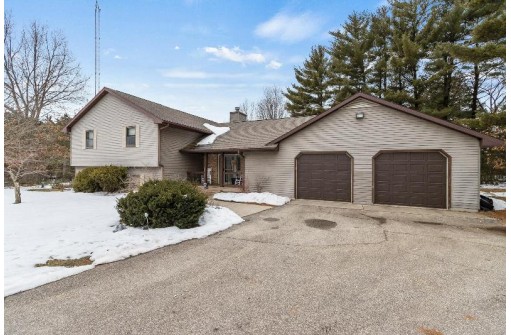 N9875 Pine Aire Dr, Wisconsin Dells, WI 53965