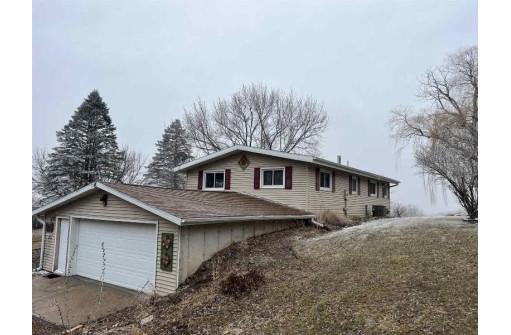 37857 Maple Ln, Prairie Du Chien, WI 53821