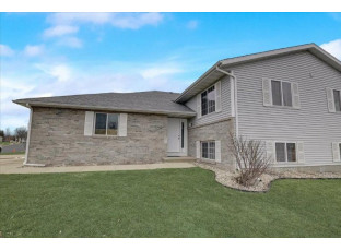 715 Constitution Ln DeForest, WI 53532