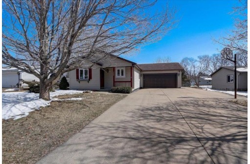 308 Meadow Ln, Poynette, WI 53955