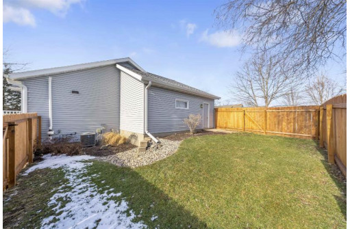 698 Ridge View Ln, Oregon, WI 53575