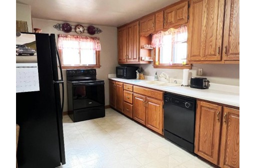 402 W Mackie St, Beaver Dam, WI 53916