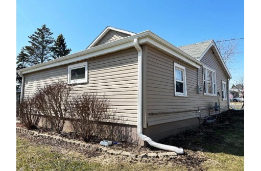 400 2nd St, Fox Lake, WI 53933