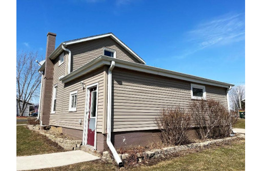 400 2nd St, Fox Lake, WI 53933