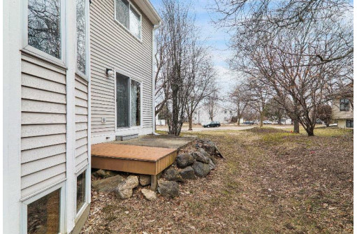 75 Ponwood Cir, Madison, WI 53717