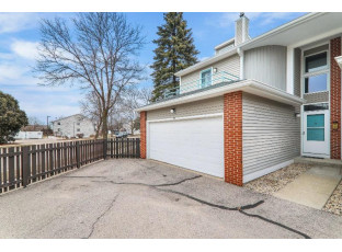 75 Ponwood Cir Madison, WI 53717