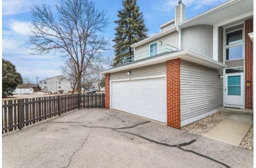 75 Ponwood Cir, Madison, WI 53717