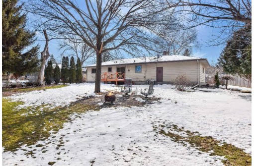 312 Harvard Dr, DeForest, WI 53532