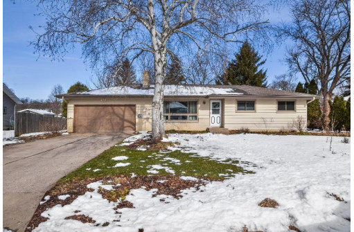 312 Harvard Dr, DeForest, WI 53532