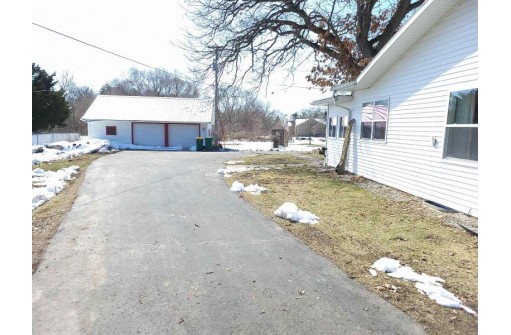 W8455 Hwy 33 E, Portage, WI 53901