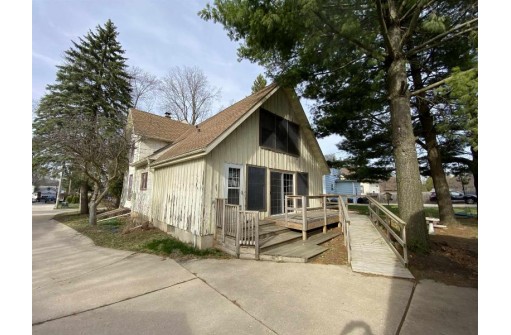 2224 15th St, Monroe, WI 53566-2115