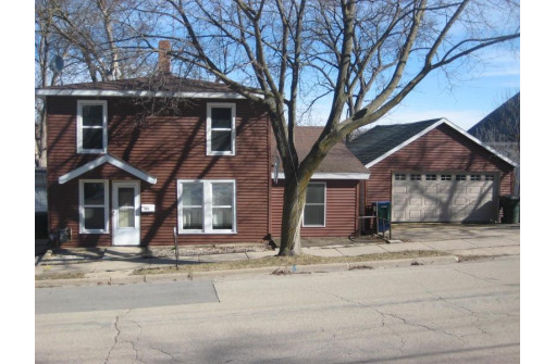 220 State St, Ripon, WI 54971