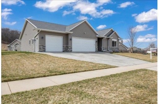 210 Osprey Ln, Black Earth, WI 53515