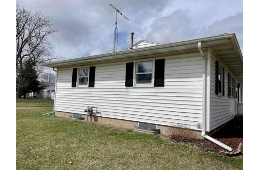 1503 W 6th Ave, Brodhead, WI 53520