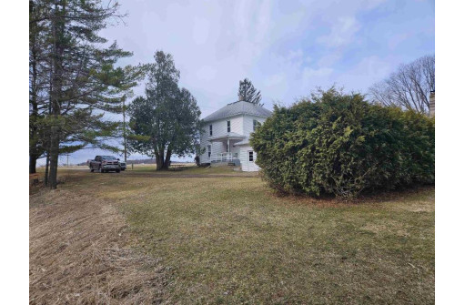 121 County Road V, Cazenovia, WI 53924