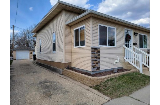 313 W Monowau St, Tomah, WI 54660