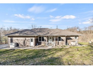 E6705 Fuller Rd Reedsburg, WI 53959