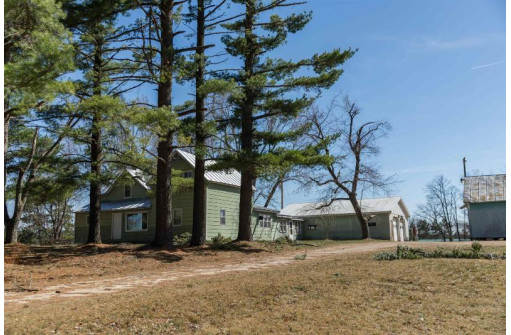 N8489 5th Road, Westfield, WI 53964