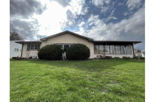 515 Badger Dr, Baraboo, WI 53913